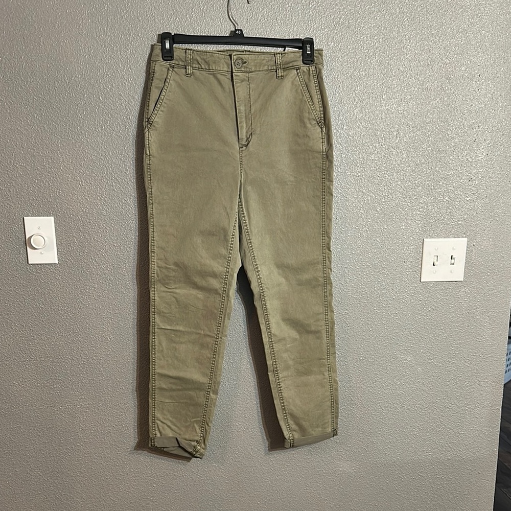 Old Navy Women's Olive Cropped Pants